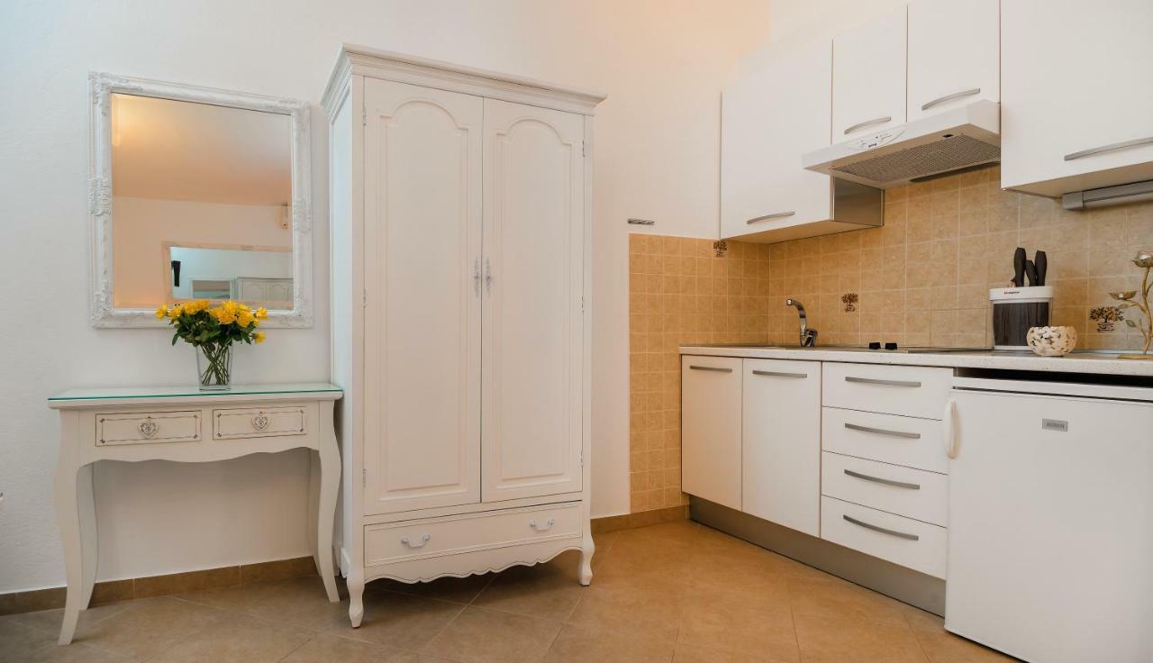 Apartments Villa Lilla 巴什卡沃达 外观 照片